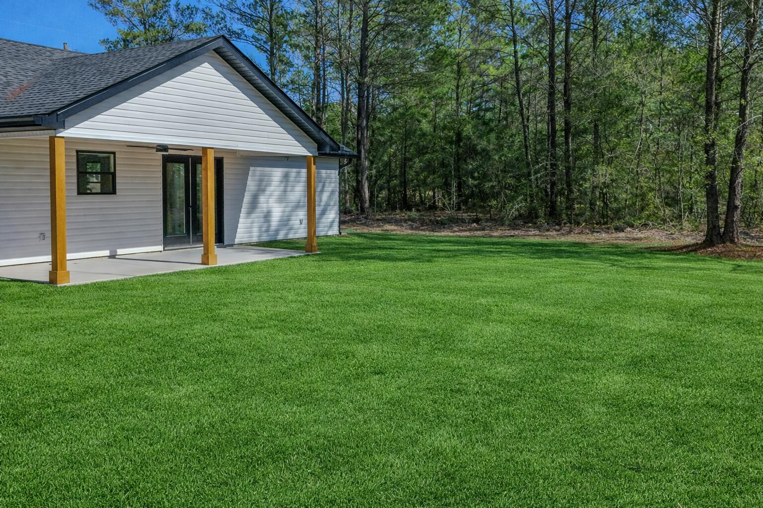 565 East Violet Lane DeFuniak Springs, FL 32433 - Photo 2 of 32 ChatGPT Image Jan 26, 2026 at 04_00_51 P