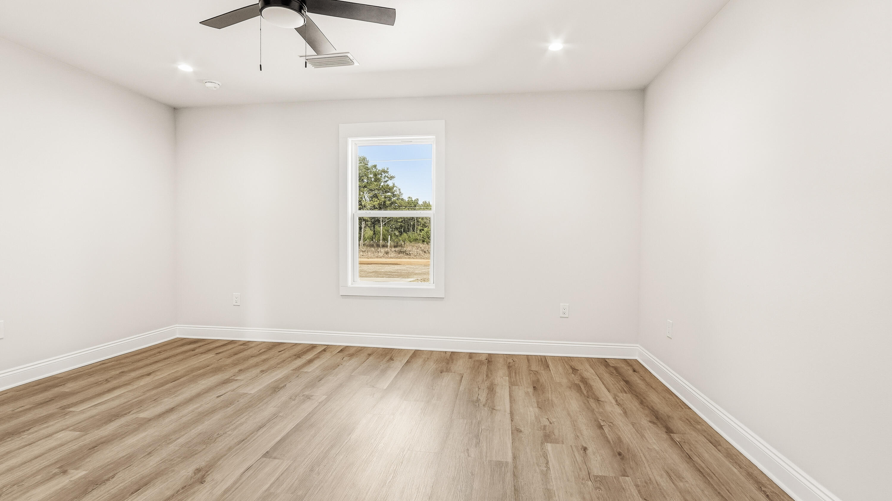 565 East Violet Lane DeFuniak Springs, FL 32433 - Photo 21 of 32 DSC01200 (1)