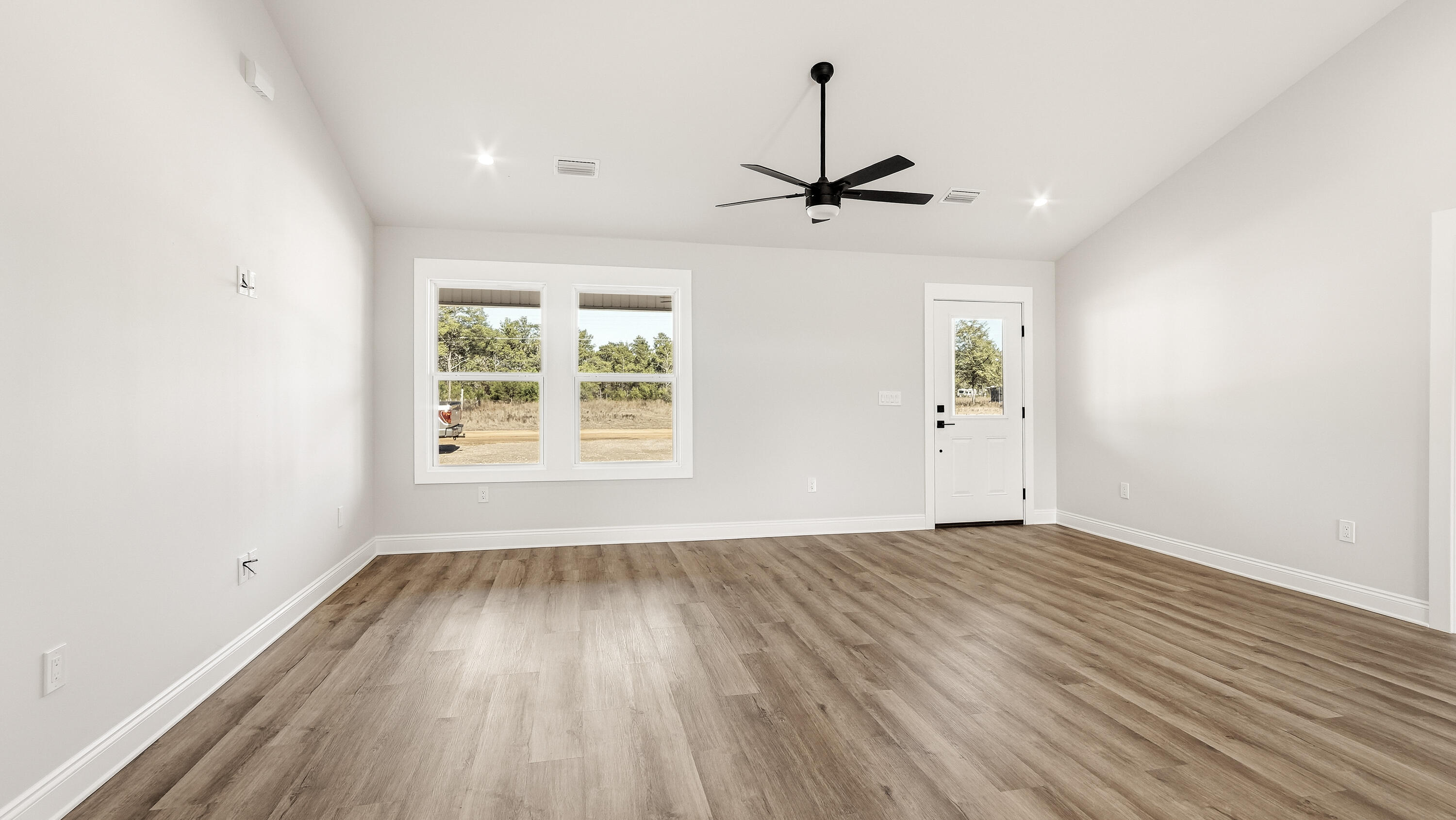 565 East Violet Lane DeFuniak Springs, FL 32433 - Photo 9 of 32 DSC01246 (1)