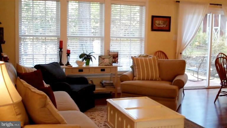6203 Tyner Street Springfield, VA 22152 - Photo 13 of 30 Living Room
