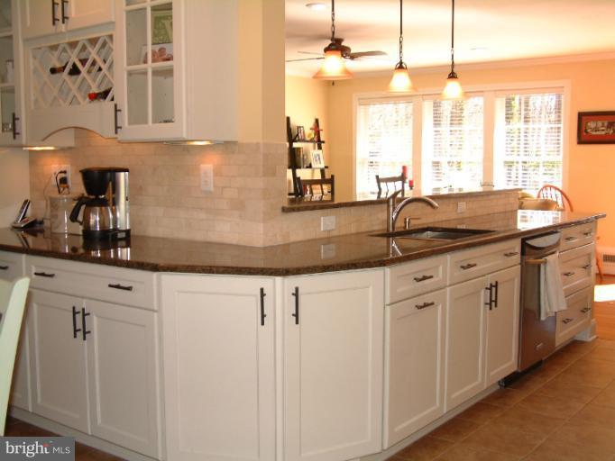 6203 Tyner Street Springfield, VA 22152 - Photo 15 of 30 Kitchen