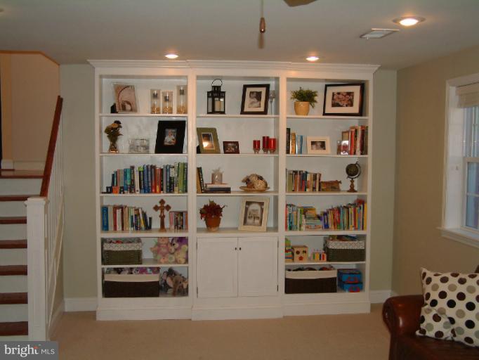 6203 Tyner Street Springfield, VA 22152 - Photo 23 of 30 Family Room