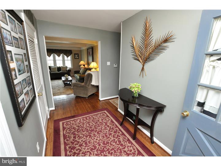 514 Covered Bridge Road Cherry Hill, NJ 08034 - Photo 2 of 18 Foyer