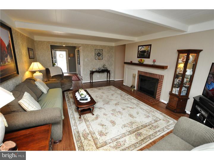 514 Covered Bridge Road Cherry Hill, NJ 08034 - Photo 4 of 18 Living Room