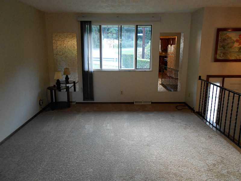 5095 McAnulty Road Baldwin, PA 15236 - Photo 6 of 25 Living Room.