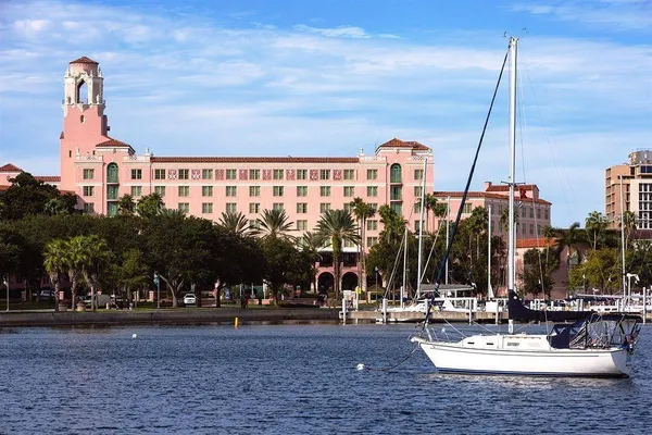 $3,800 | 4950 Gulf Boulevard, Unit 903, St. Pete Beach, FL 33706