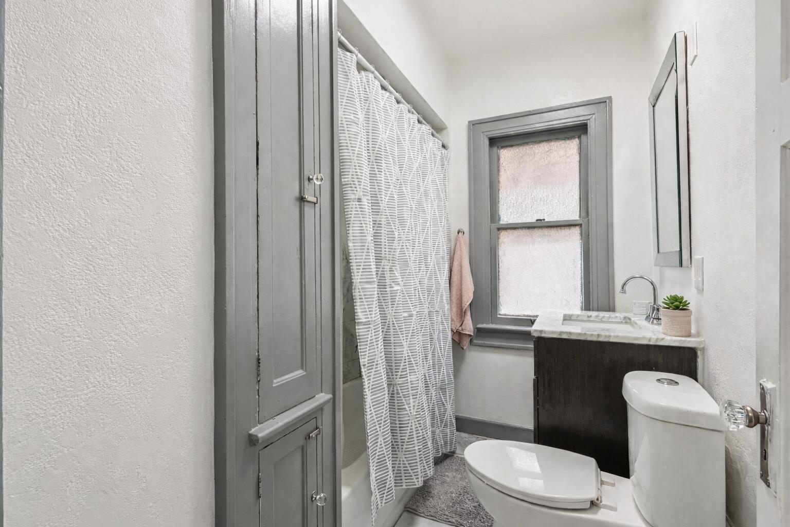 4073 North 16th Street Milwaukee, WI 53209 - Photo 11 of 25 Modern bathroom with gray accents