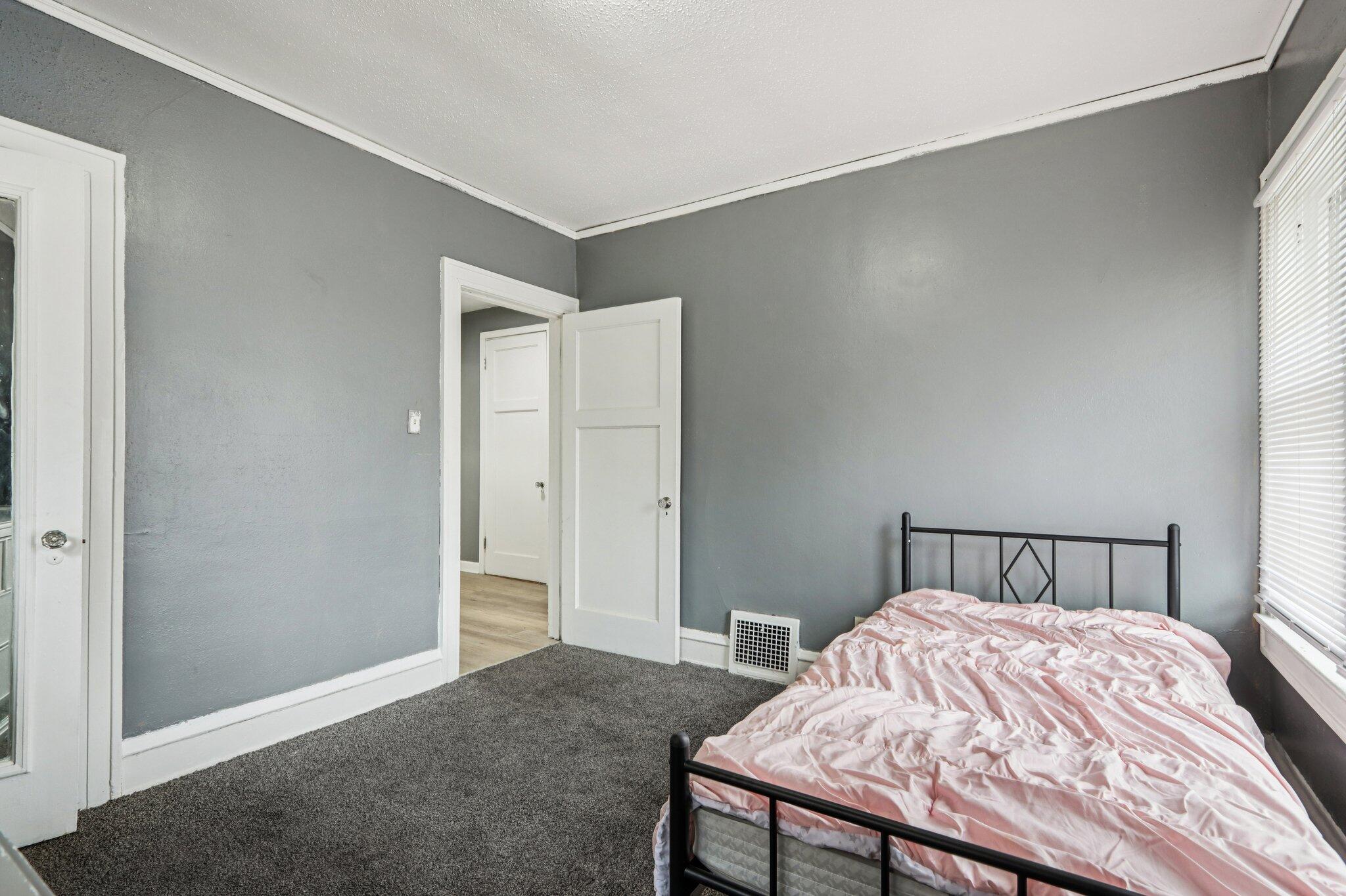 4073 North 16th Street Milwaukee, WI 53209 - Photo 14 of 25 22-web-or-mls-N 16th St-S1802-023