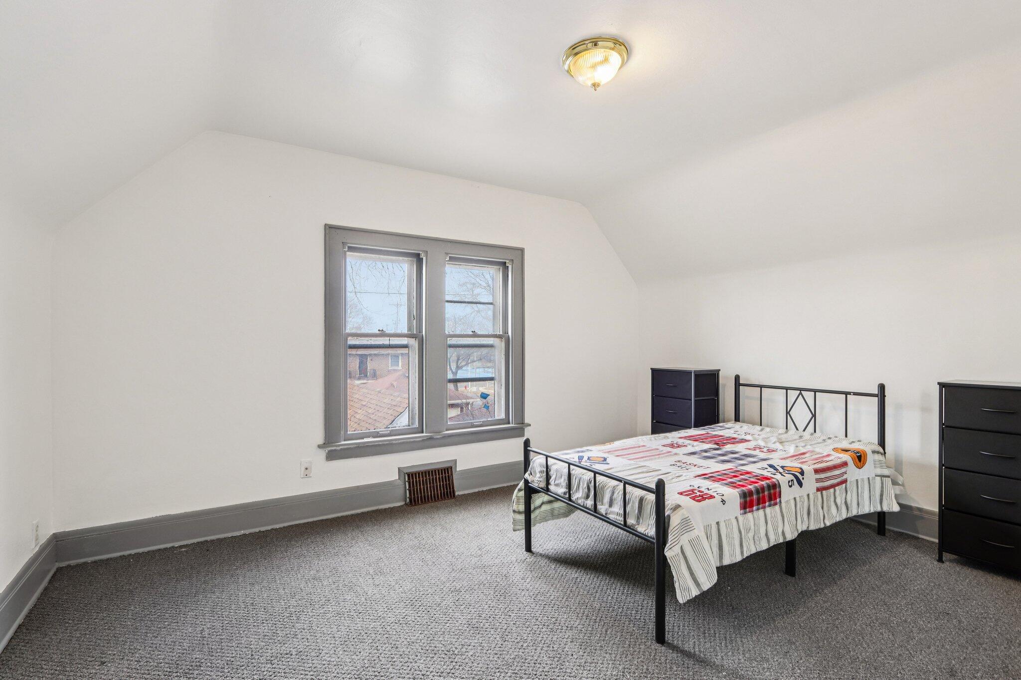 4073 North 16th Street Milwaukee, WI 53209 - Photo 15 of 25 24-web-or-mls-N 16th St-S1802-025