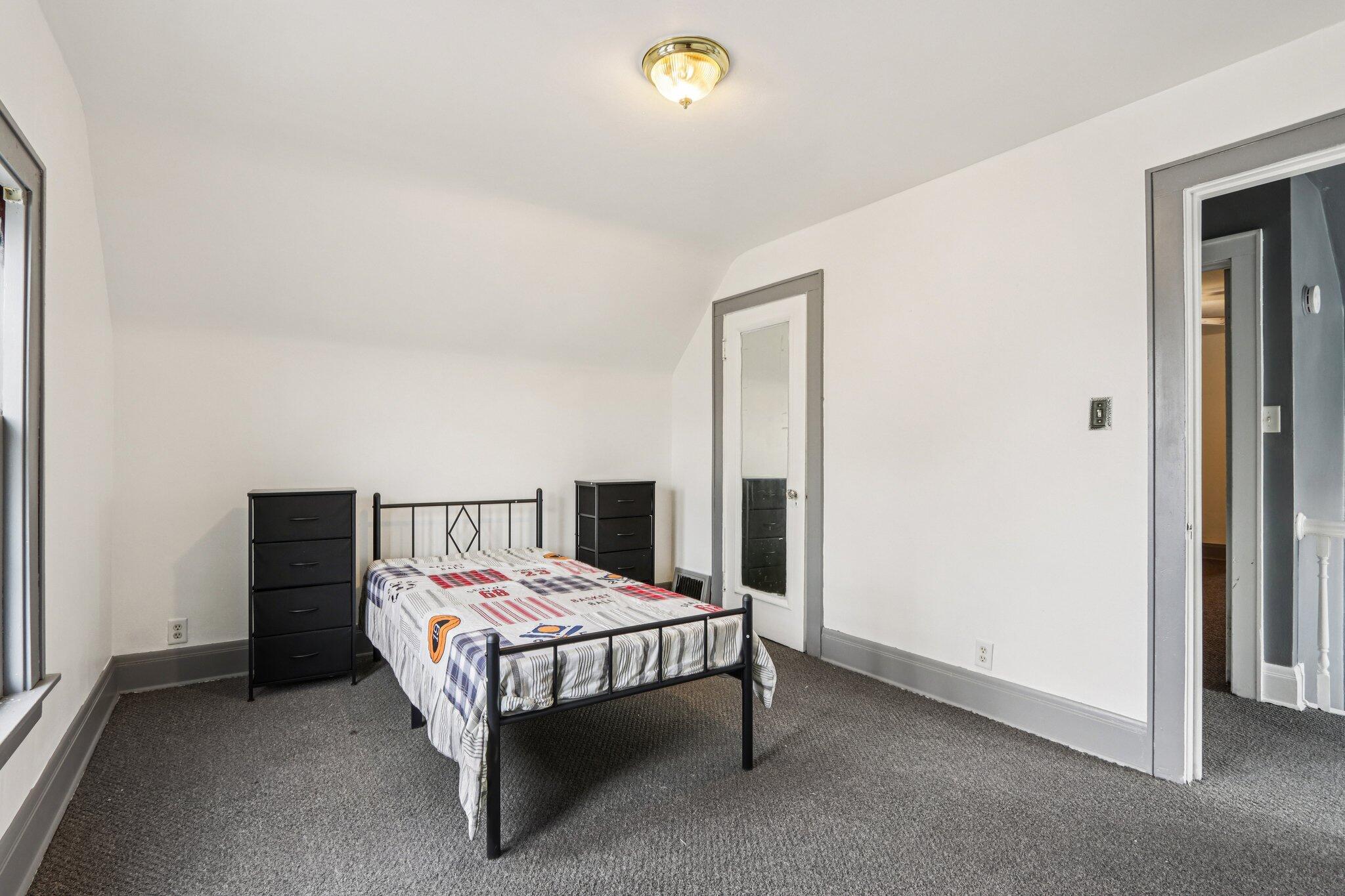 4073 North 16th Street Milwaukee, WI 53209 - Photo 16 of 25 25-web-or-mls-N 16th St-S1802-026