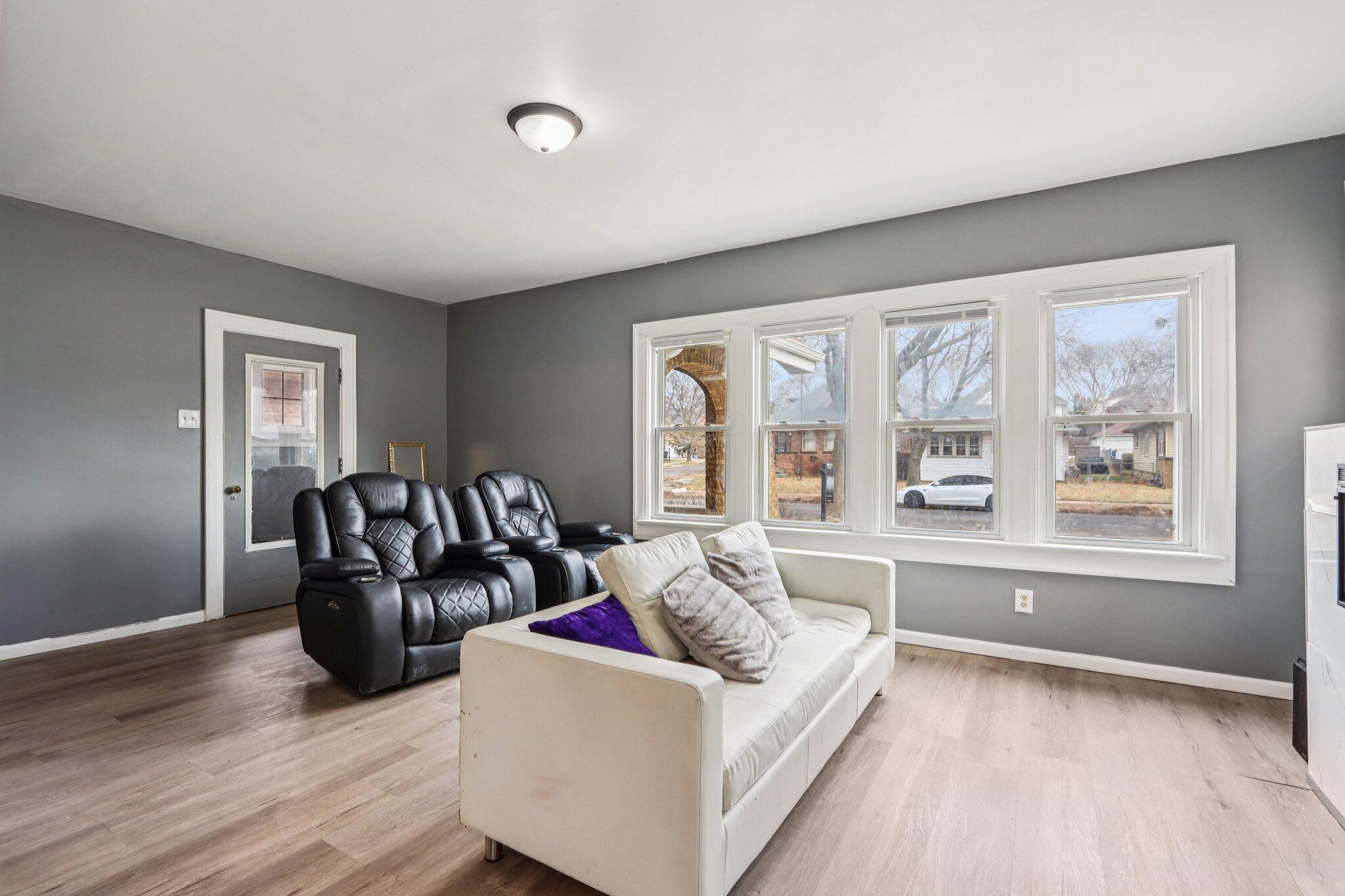 4073 North 16th Street Milwaukee, WI 53209 - Photo 4 of 25 6-web-or-mls-N 16th St-S1802-007