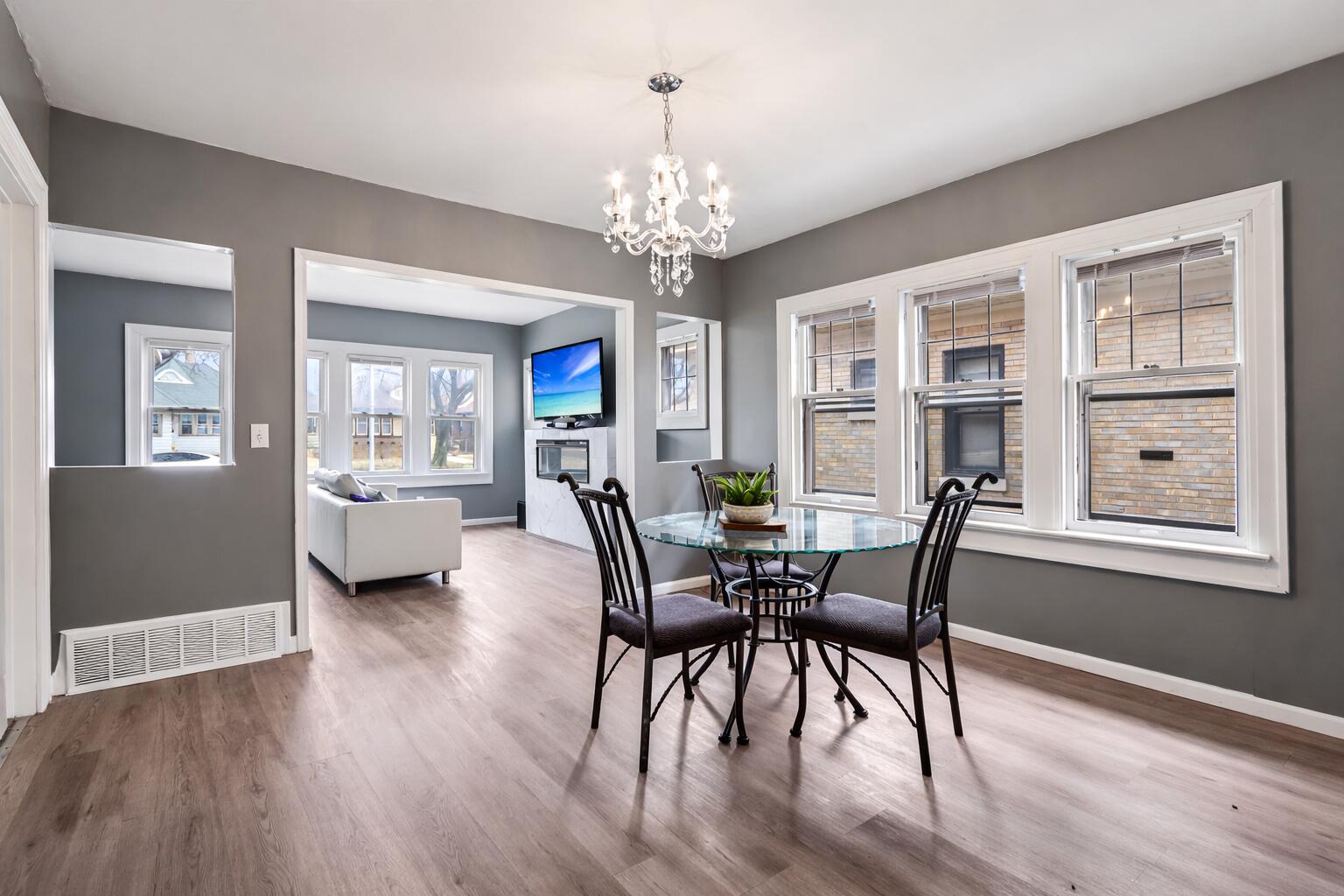 4073 North 16th Street Milwaukee, WI 53209 - Photo 6 of 25 Modern living with dining elegance