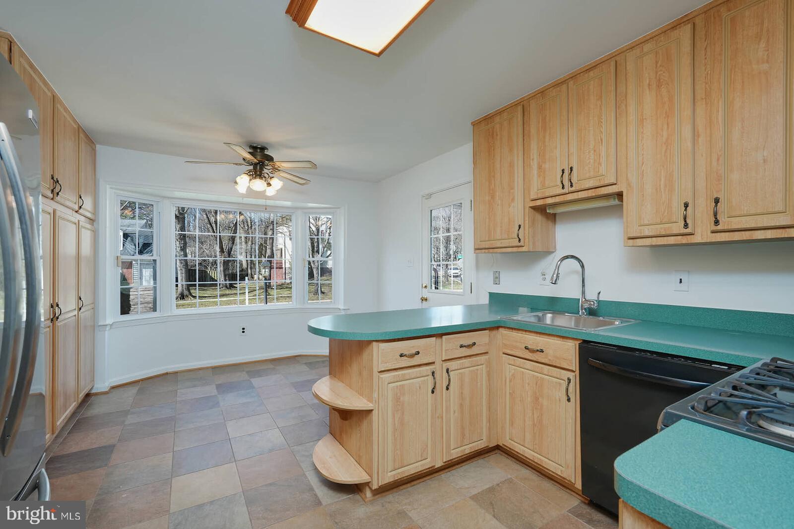 12517 Kuhl Road Silver Spring, MD 20902 - Photo 11 of 55 Updated eat in kitchen