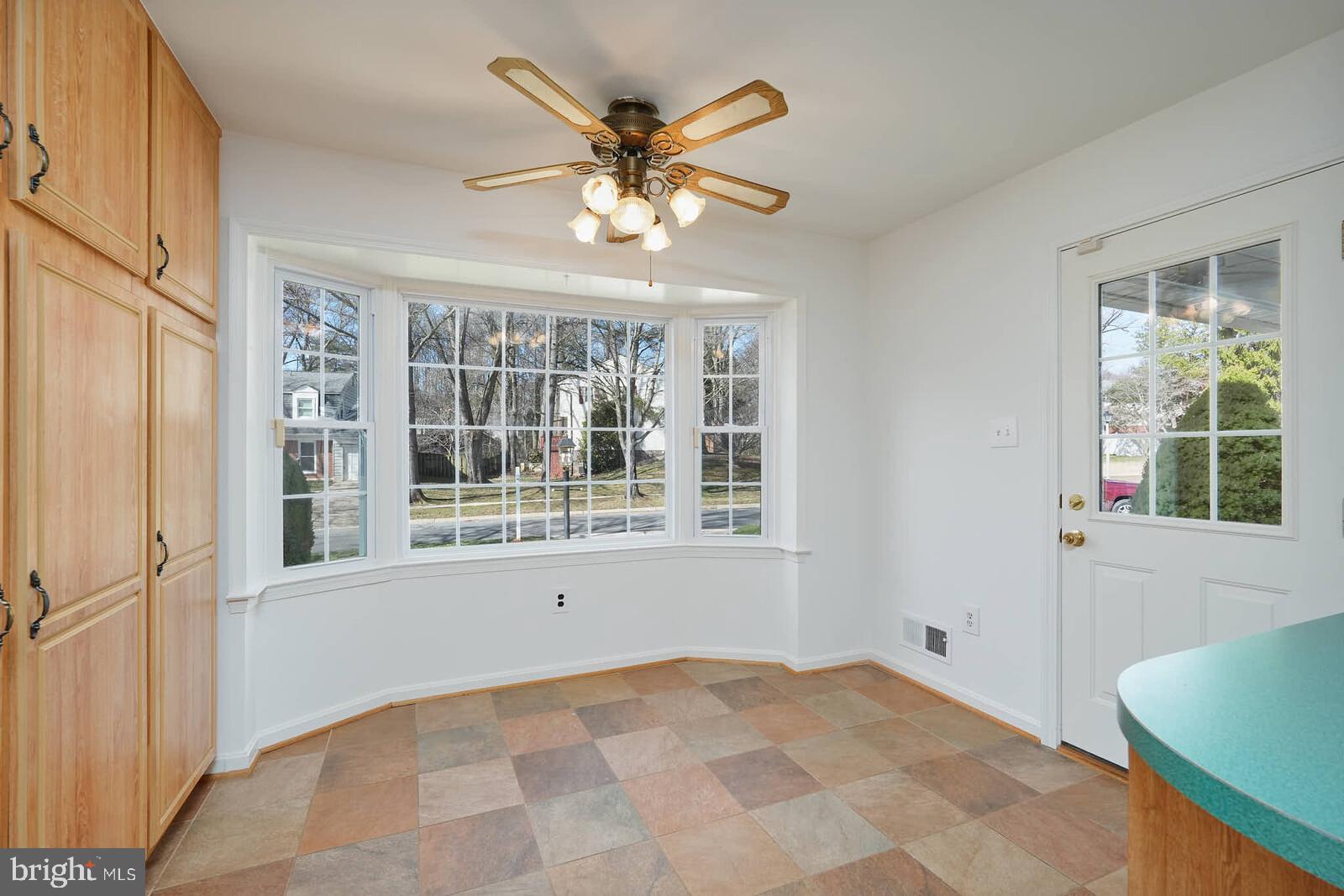 12517 Kuhl Road Silver Spring, MD 20902 - Photo 16 of 55 Table space overlooking front