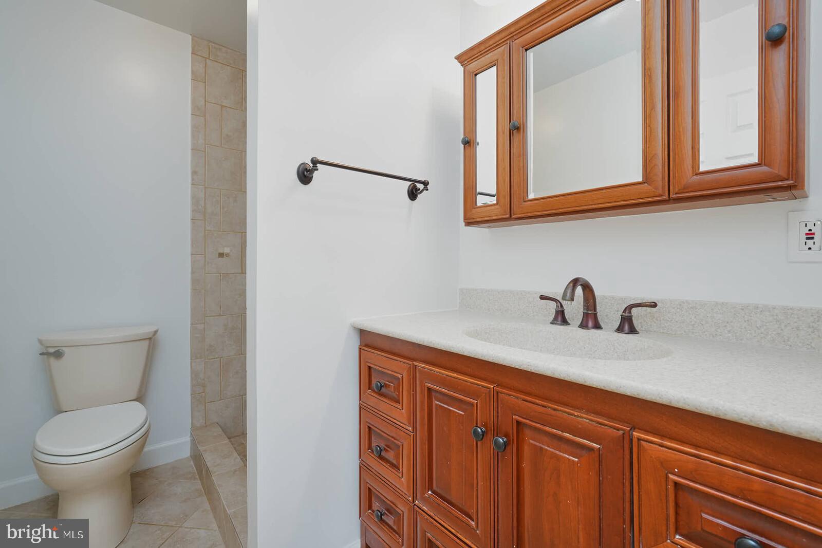 12517 Kuhl Road Silver Spring, MD 20902 - Photo 21 of 55 Owner's bathroom