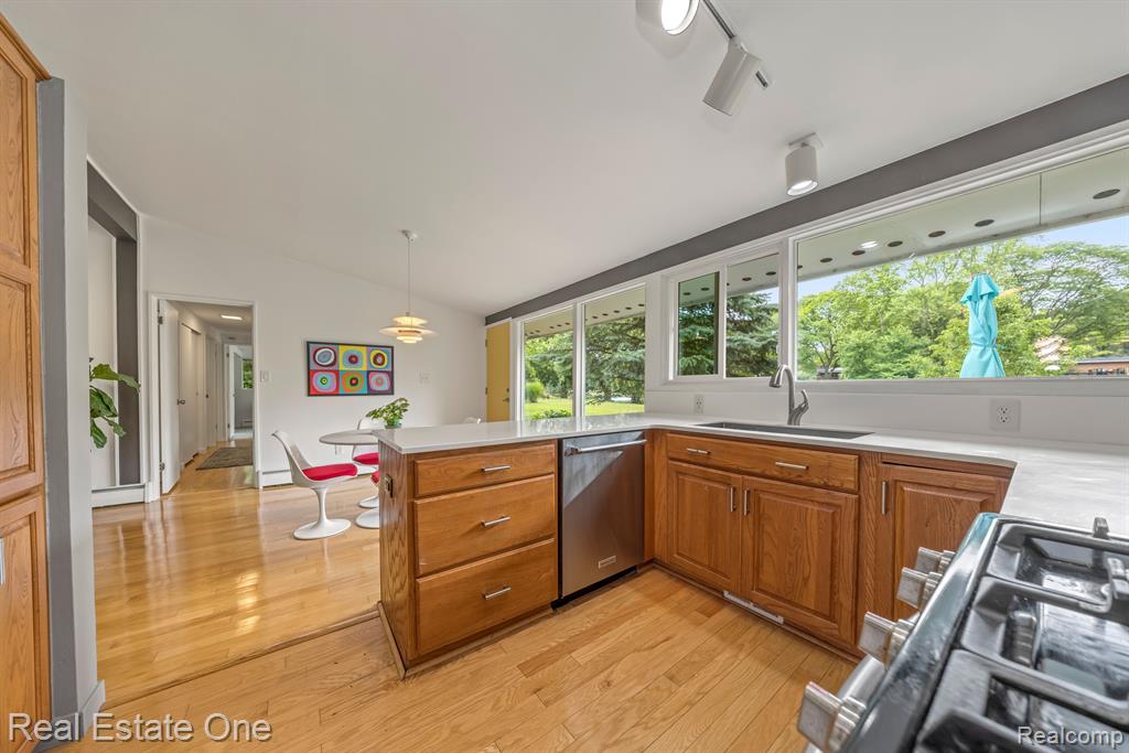 29845 Highmeadow Road Farmington Hills, MI 48334 - Photo 12 of 36