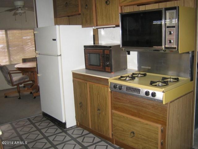 2227 South Descanso Road Apache Junction, AZ 85119 - Photo 5 of 21 5 Kitchen