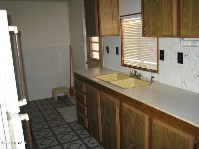 2227 South Descanso Road Apache Junction, AZ 85119 - Photo 6 of 21 5 Kitchen