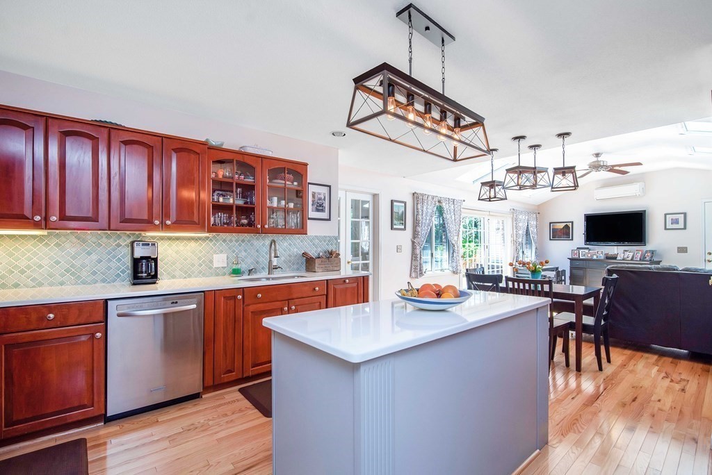 29 Dartmouth Road Longmeadow, MA 01106 - Photo 4 of 42 Gallery Image 4