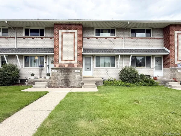 $119,900 | 11012 Middlebelt Road, Livonia, MI 48150