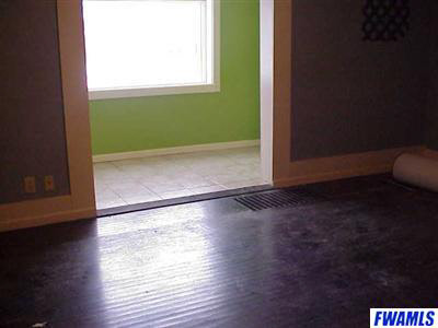 102 East Oak Street Decatur, IN 46733 - Photo 2 of 6