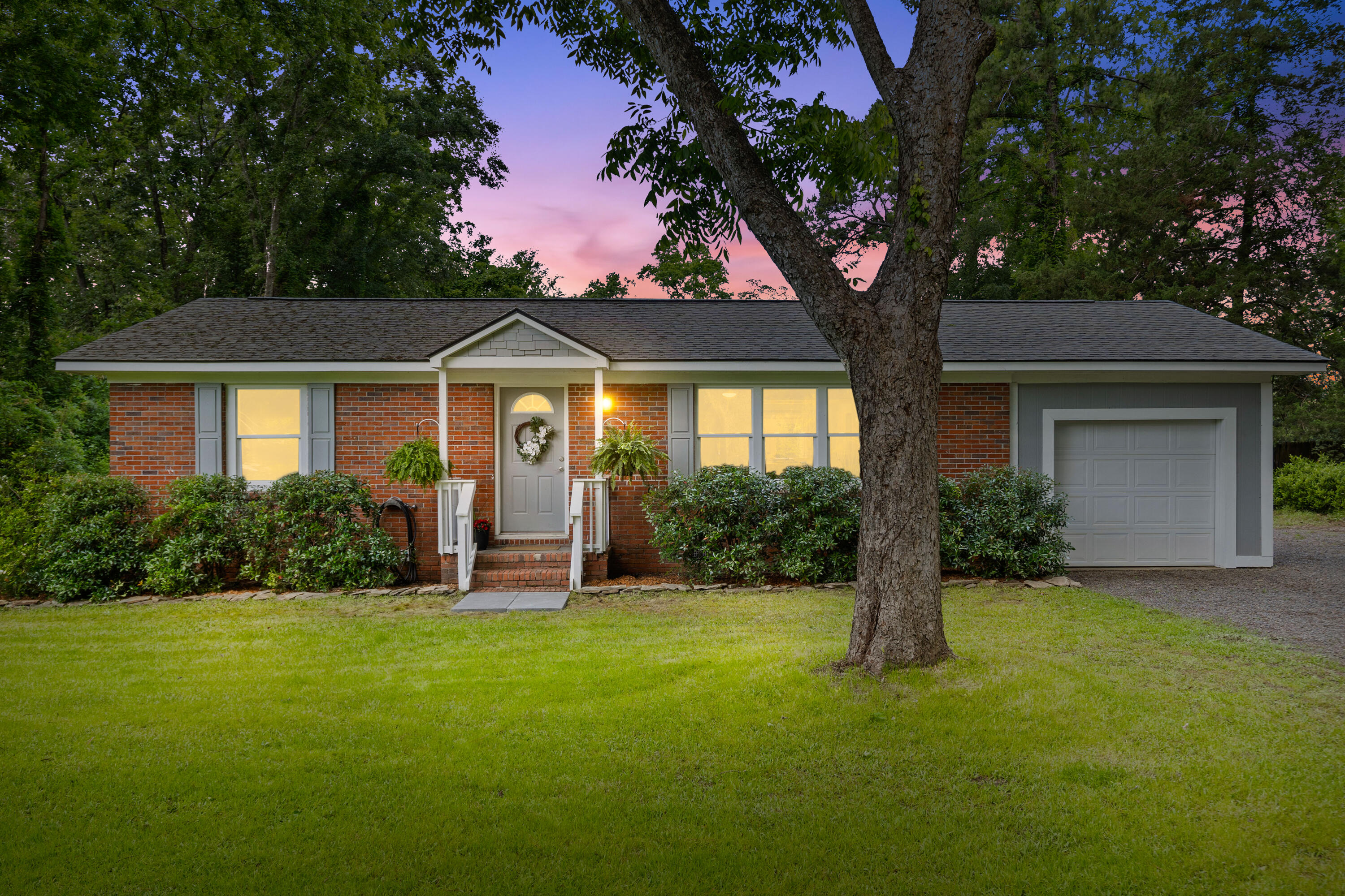 7239 Commodore Road Hollywood, SC 29449 - Photo 1 of 57 1G1A9919Dte