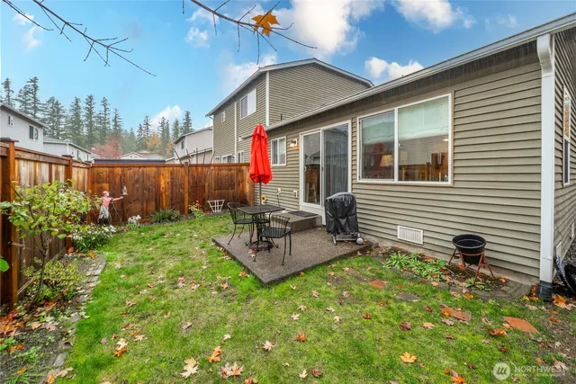 a view of a house with backyard and sitting area