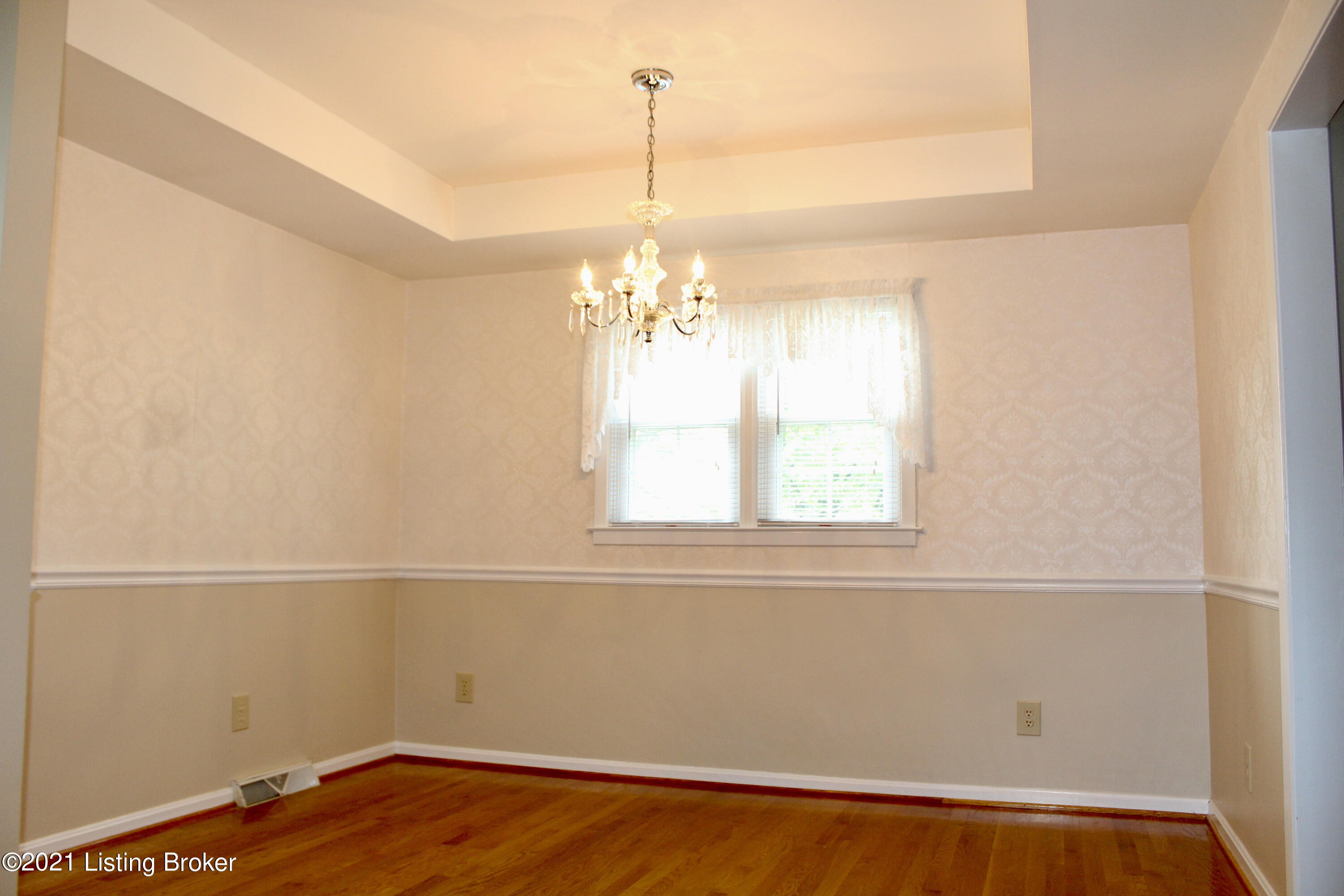 4904 Dee Road Louisville, KY 40219 - Photo 10 of 15 IMG_2206