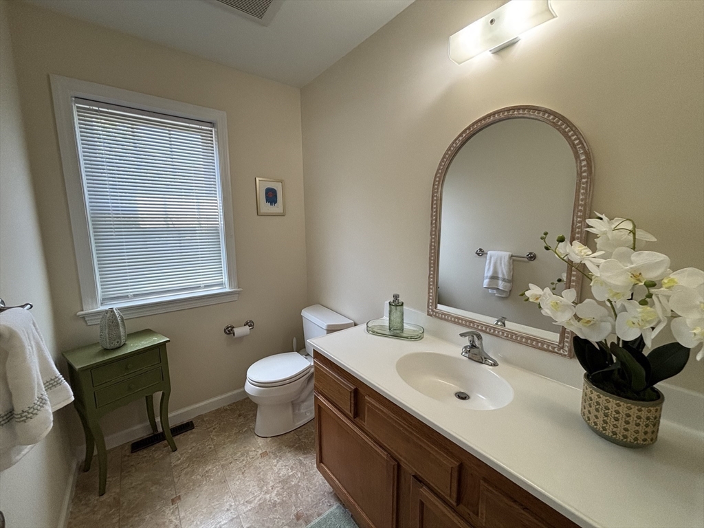 266 Christopher Drive Springfield, MA 01119 - Photo 11 of 24