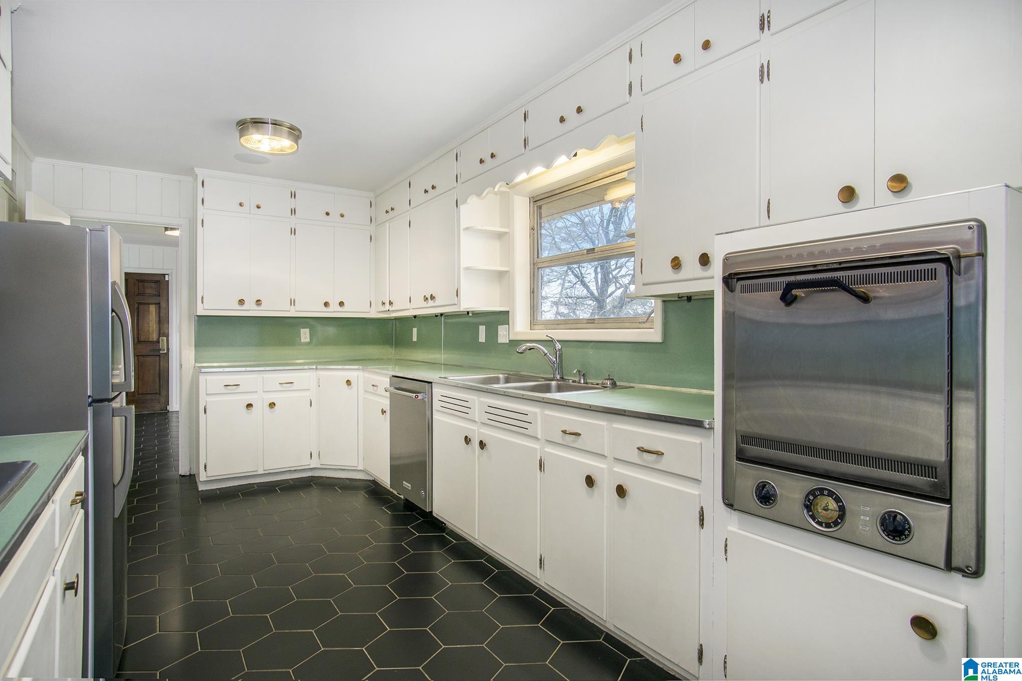 2751 Eastern Valley Road Leeds, AL 35094 - Photo 13 of 47