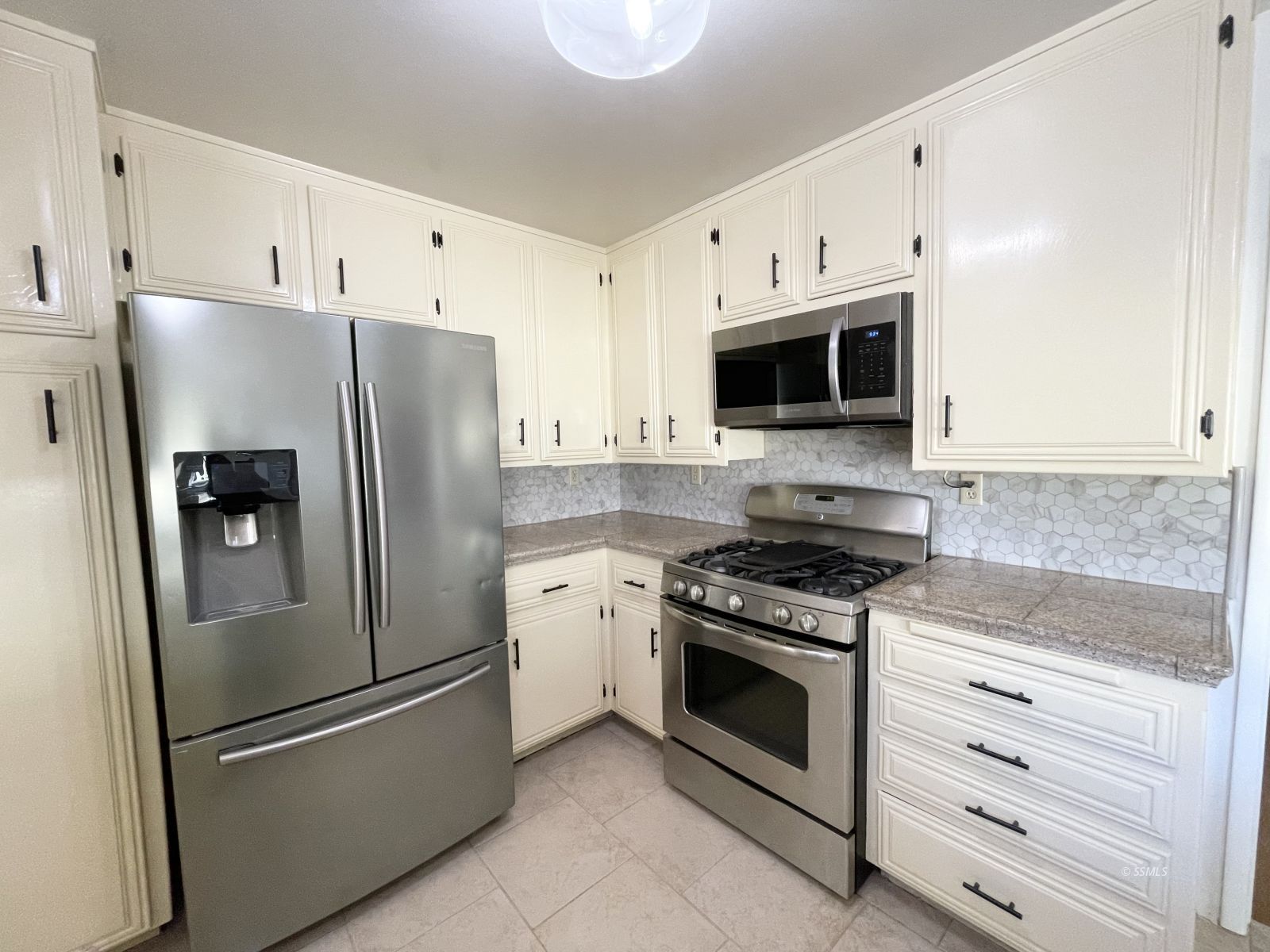 725 Fendrick Circle Ridgecrest, CA 93555 - Photo 5 of 27