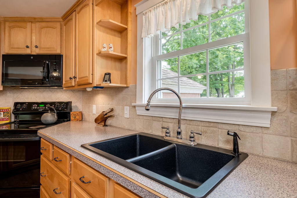 20 Hillside Road Portland, ME 04103 - Photo 8 of 35 008_20hillsiderd-9