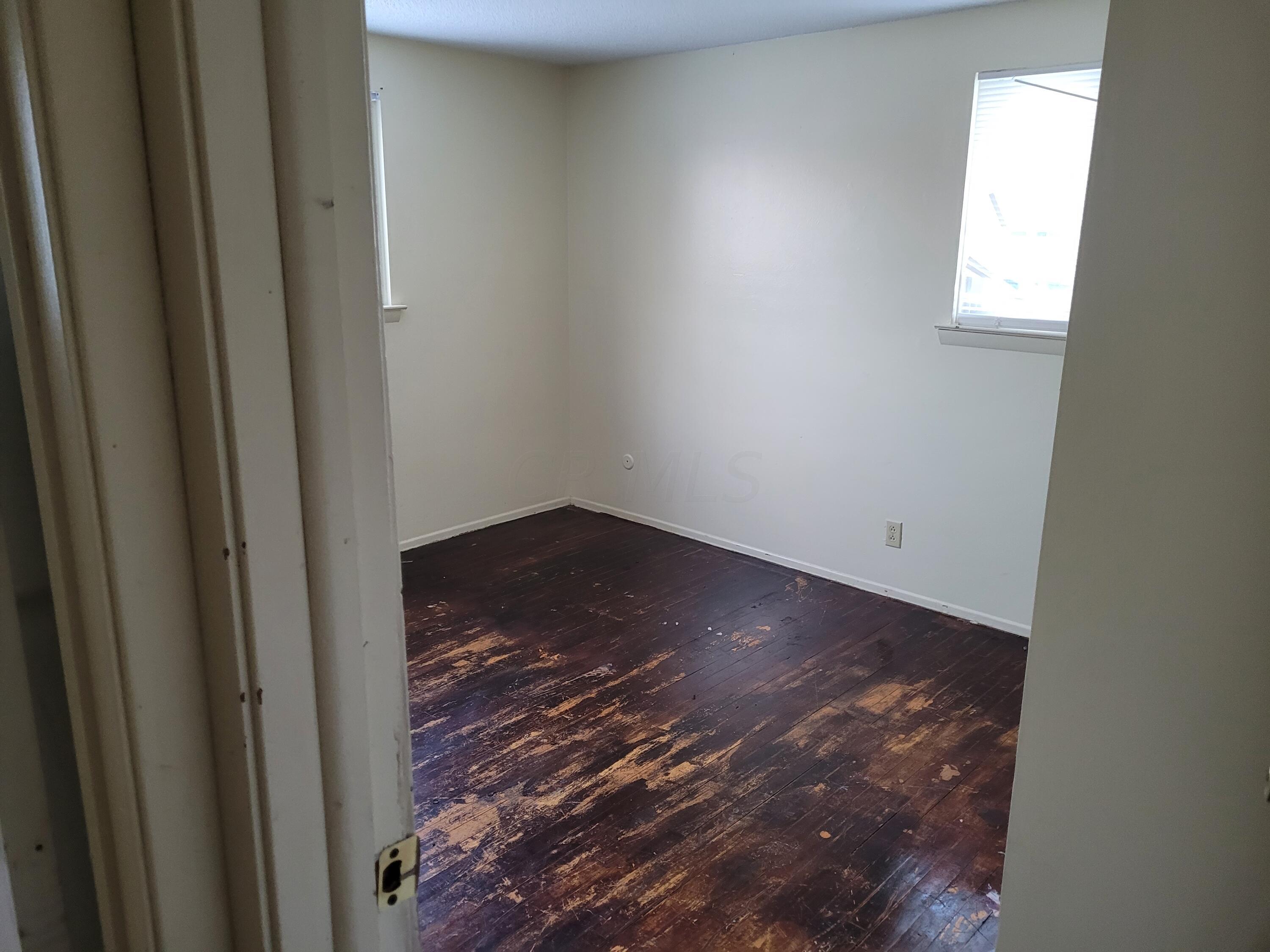 4901 Refugee Road Columbus, OH 43232 - Photo 5 of 7 20220207_172359