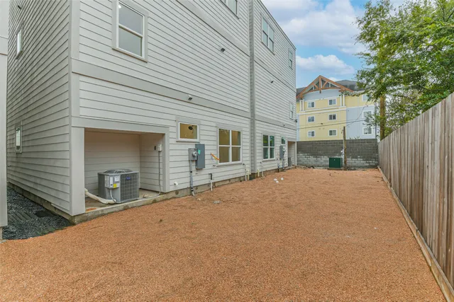 $525,000 | 7705 Earl Rudder Way, Houston, TX 77055