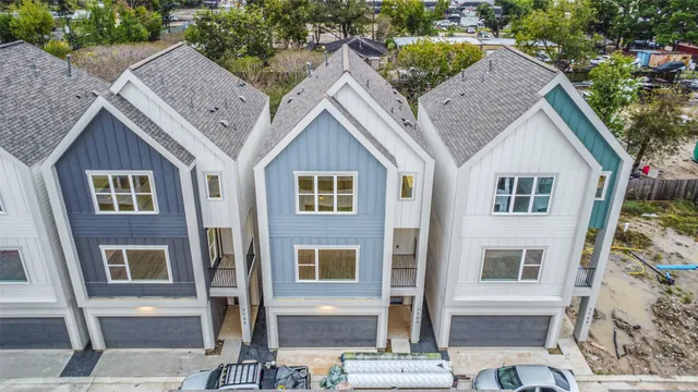 $525,000 | 7705 Earl Rudder Way, Houston, TX 77055