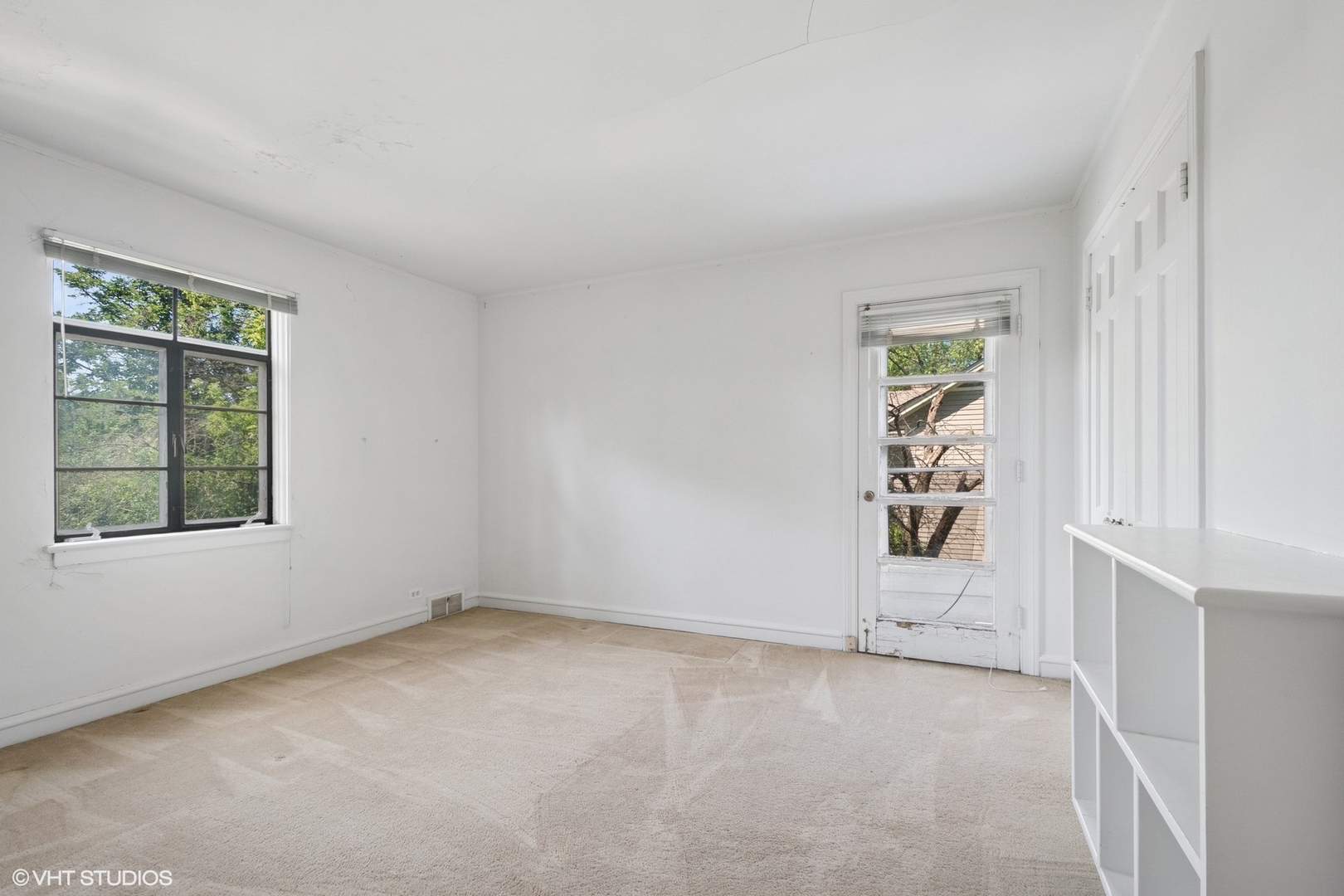 1288 Sunview Lane Winnetka, IL 60093 - Photo 19 of 25 an empty room with windows