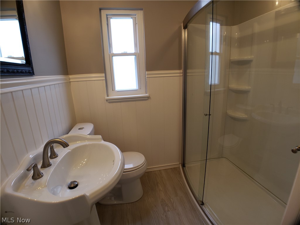 1584 Overbrook Road Lyndhurst, OH 44124 - Photo 11 of 19 Bathroom