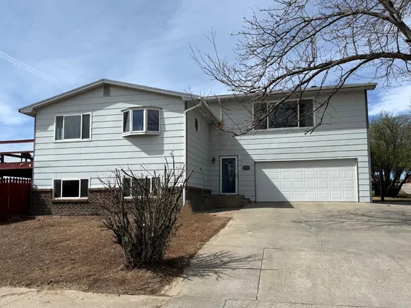 $299,900 | 2405 Fertig Drive, Wheatland, WY 82201
