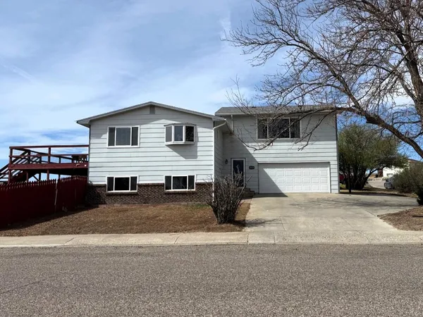 $299,900 | 2405 Fertig Drive, Wheatland, WY 82201