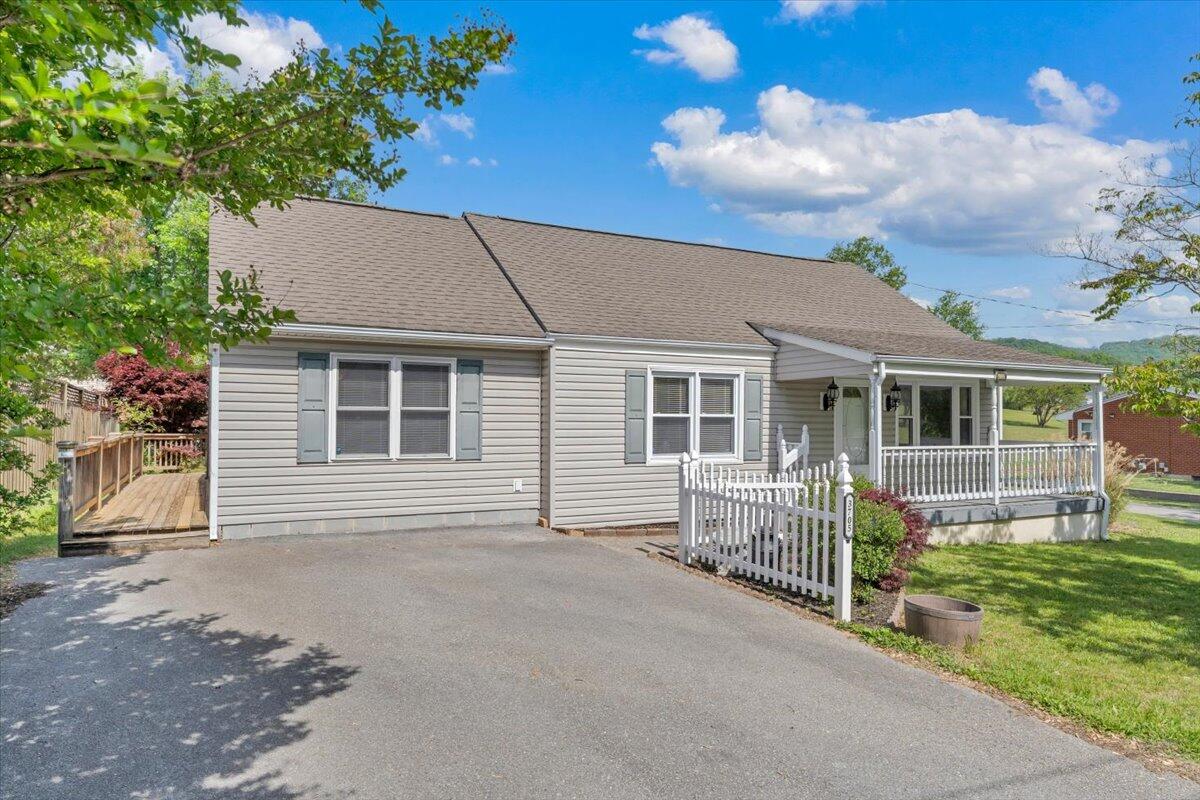 3705 New Spring Branch Road Southeast Roanoke, VA 24014 - Photo 1 of 39 01-MIB06659-R5