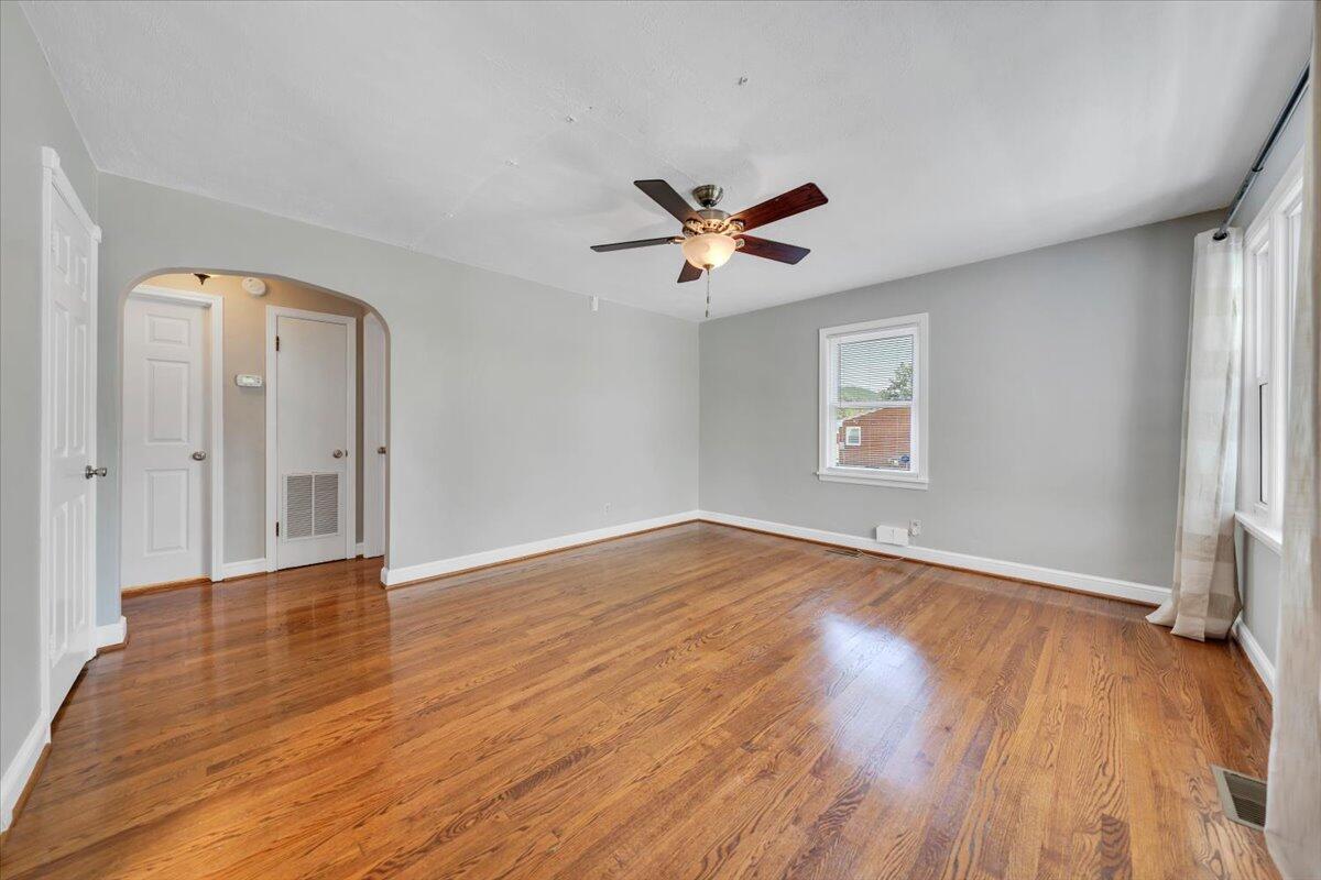 3705 New Spring Branch Road Southeast Roanoke, VA 24014 - Photo 6 of 39 06-MIB06578