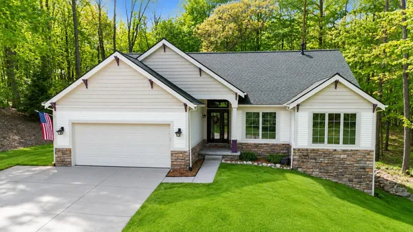 $419,900 | 712 Glen Oak Drive, Manchester, MI 48158