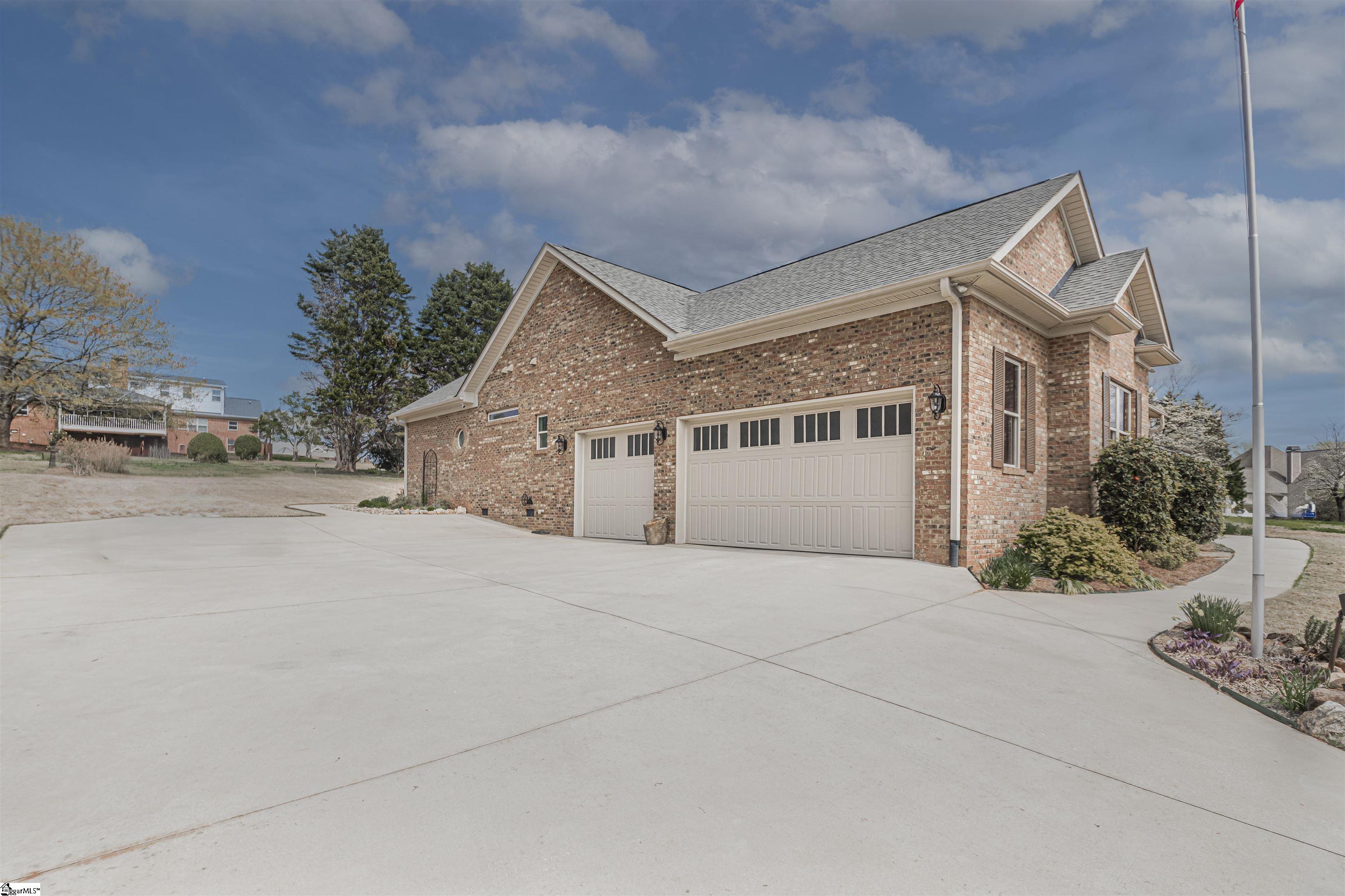 109 Fairway Drive Pickens, SC 29671 - Photo 5 of 49