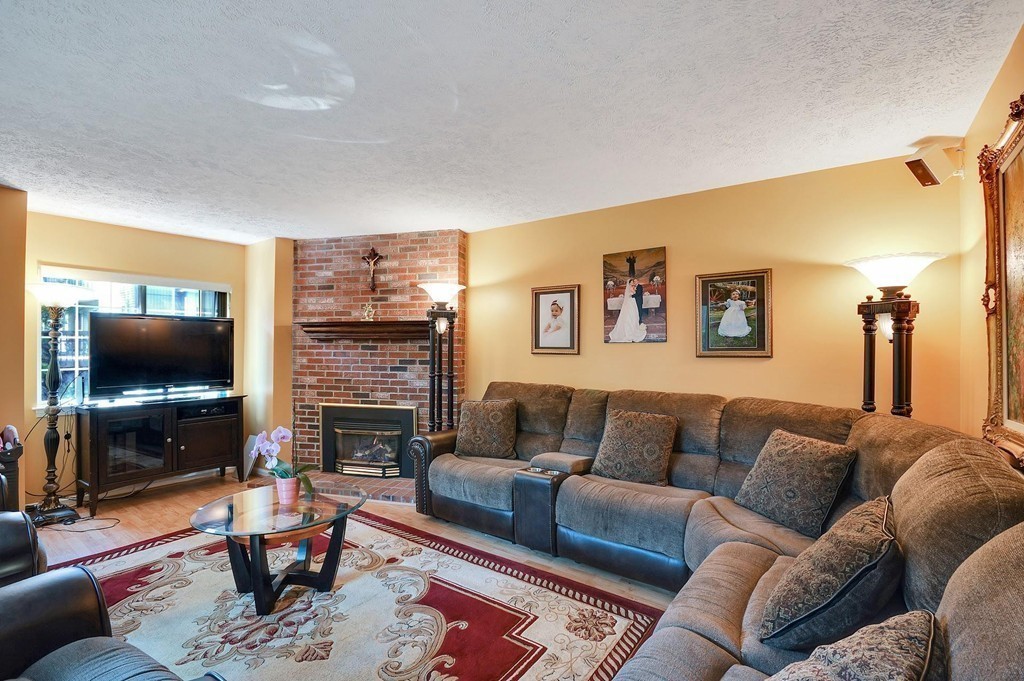 19 East Bluff Road, Unit 19 Ashland, MA 01721 - Photo 5 of 36 Gallery Image 5