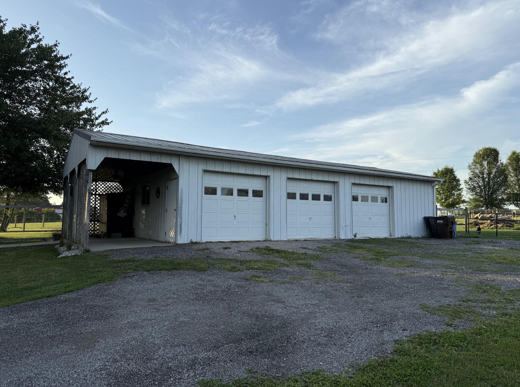 6086 Horseshoe Road Delaware, OH 43015 - Photo 24 of 32 garage 3