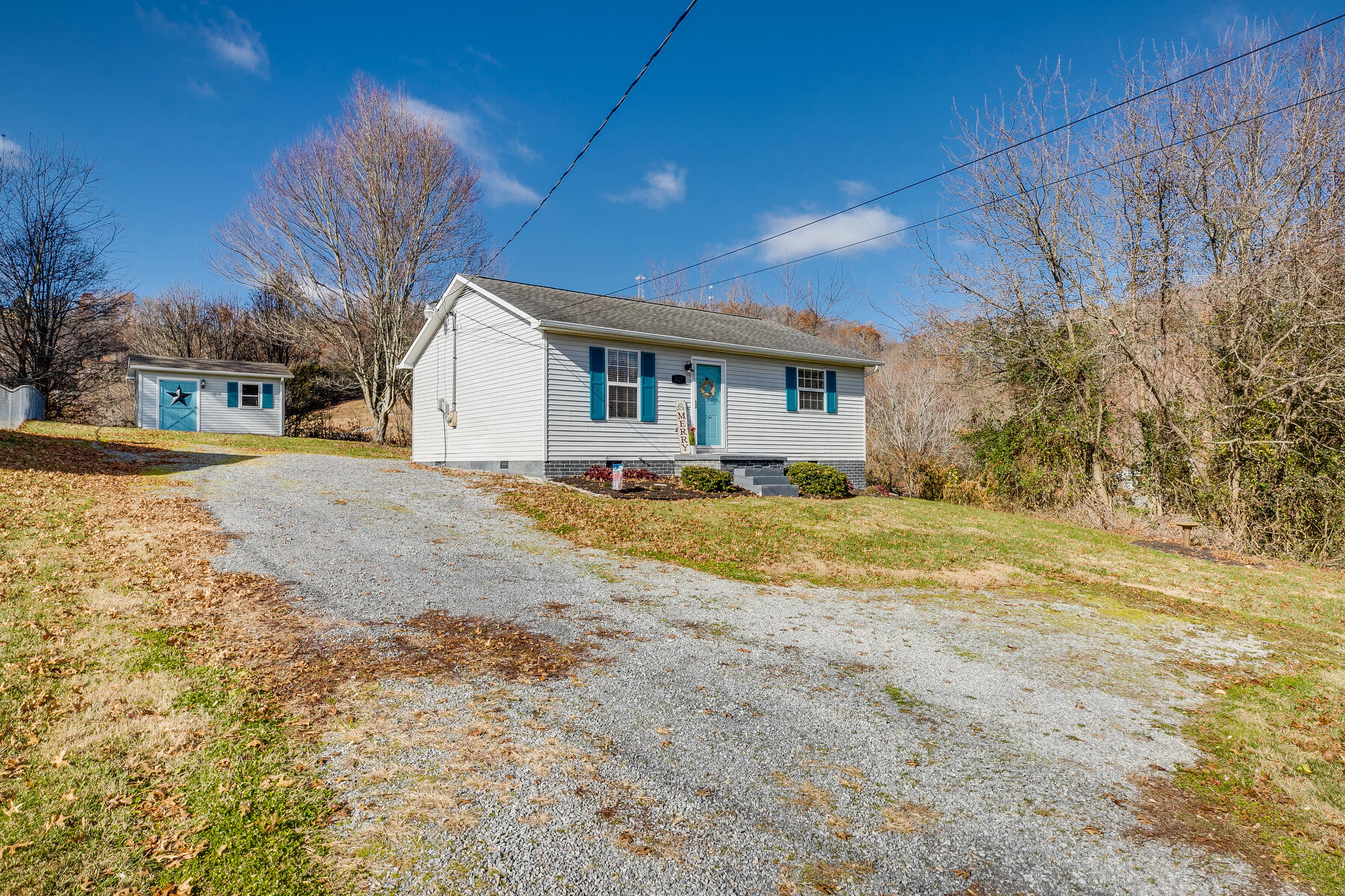 527 Hales Chapel Road Gray, TN 37615 - Photo 4 of 39 004