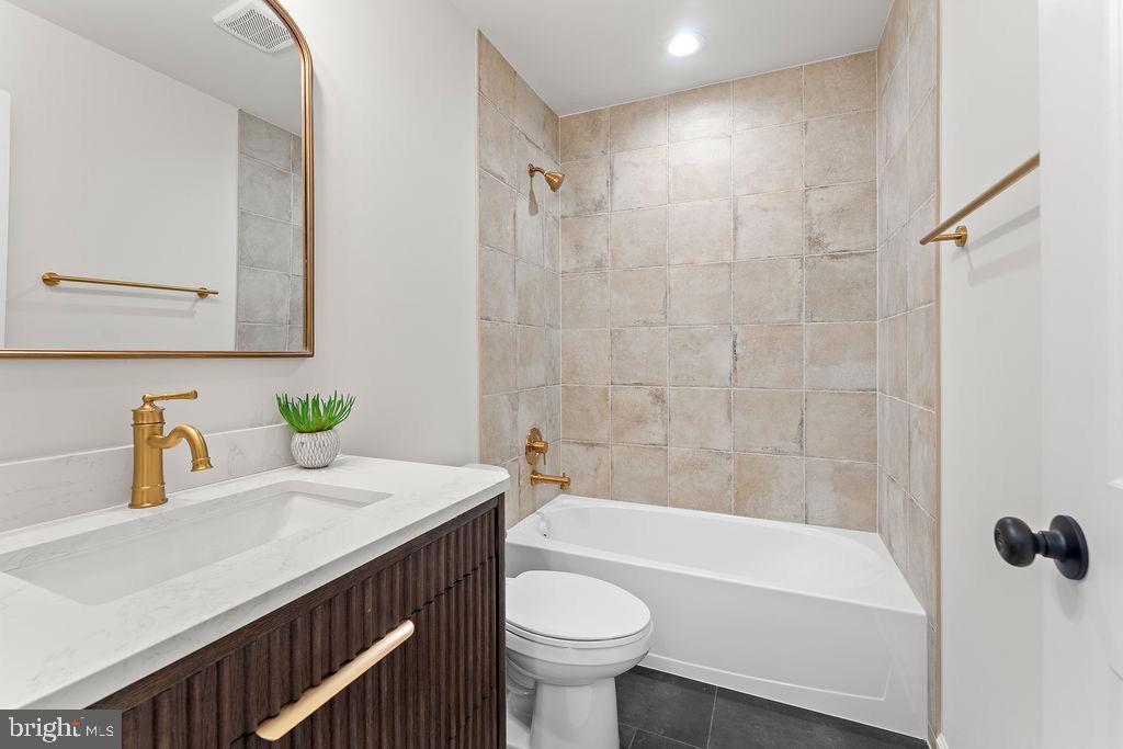 18289 Cameron Road Gordonsville, VA 22942 - Photo 32 of 71 a bathroom with a sink a toilet and a bathtub