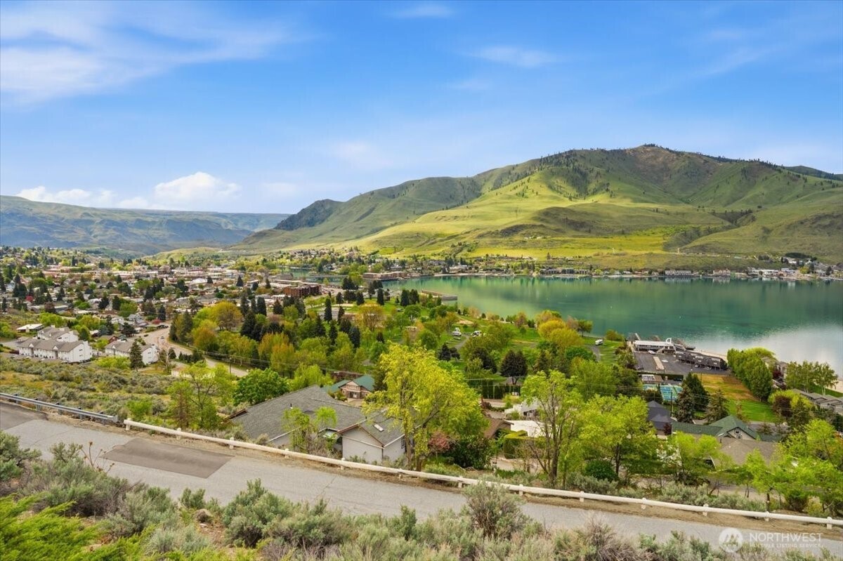 820 West Golf Course Drive Chelan, WA 98816 - Photo 37 of 39