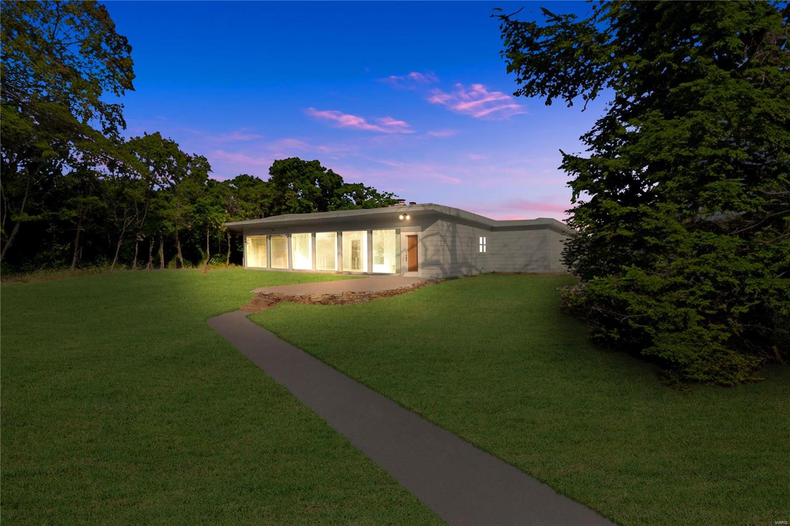 548 Chambers Road St. Louis, MO 63137 - Photo 2 of 13 Gallery Image 2