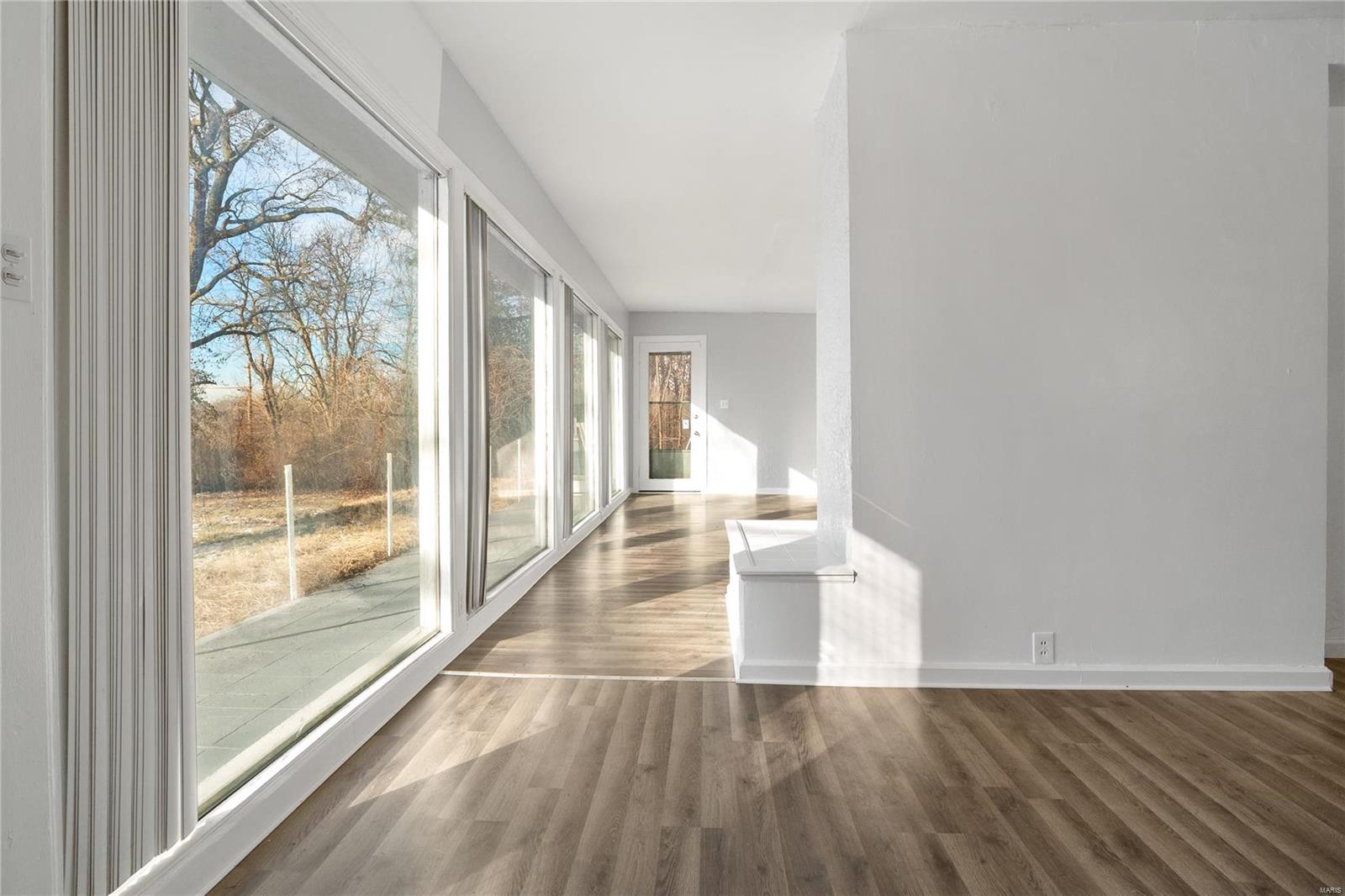 548 Chambers Road St. Louis, MO 63137 - Photo 3 of 13 Gallery Image 3